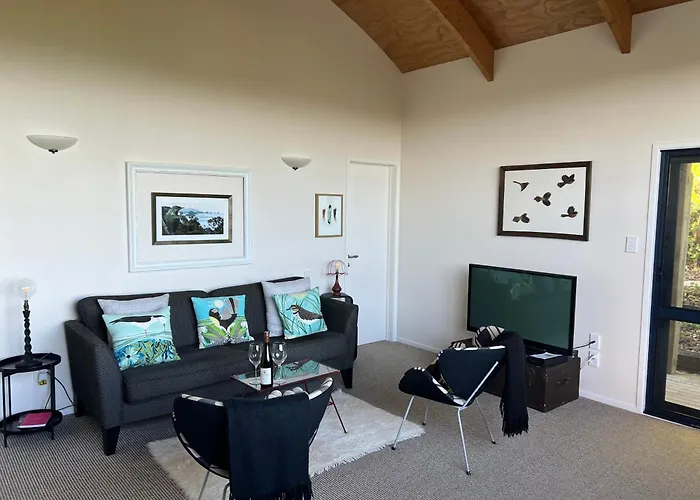 Kaka Ridge Retreat Luxury Cottage