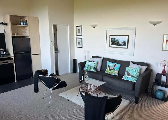 Kaka Ridge Retreat Luxury Cottage